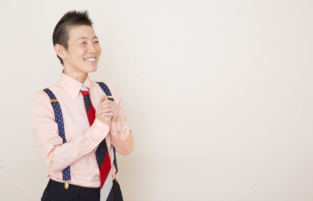 高尾美穂先生が笑顔でお話している
