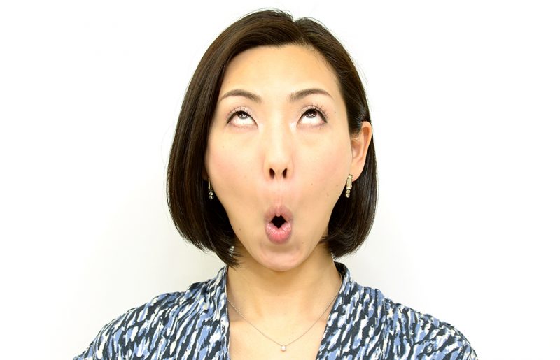 市川愛子顔ヨガポーズ