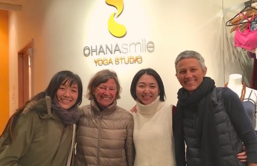 右よりマリア先生、スタッフ岩ちゃん、ジルさん、通訳の飯塚エミさん