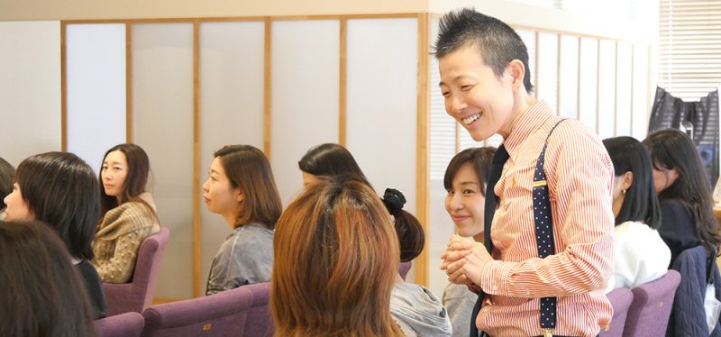 笑顔で語る高尾先生