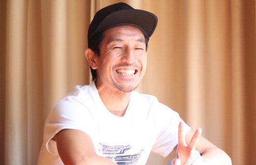 はにかんでいる山本俊朗先生