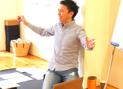 説明するMIKIZO