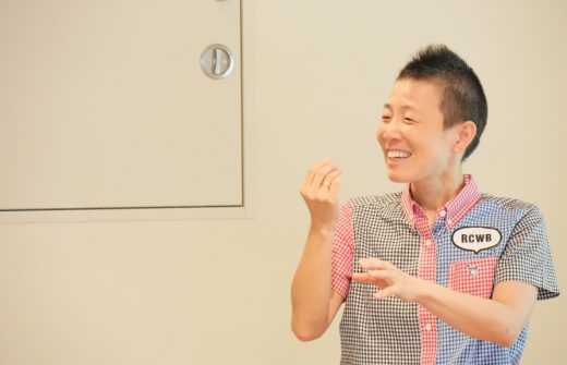 サントーシマ香先生のRYT200、医学×ヨガの講座で高尾美穂先生が講義をされている様子
