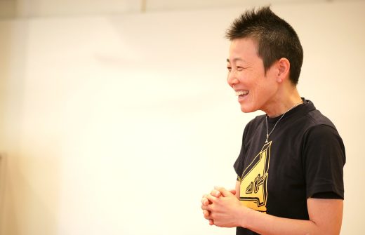 高尾美穂先生の笑顔の横顔