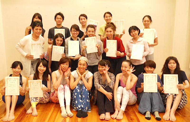 顔ヨガ指導者養成講座の集合写真