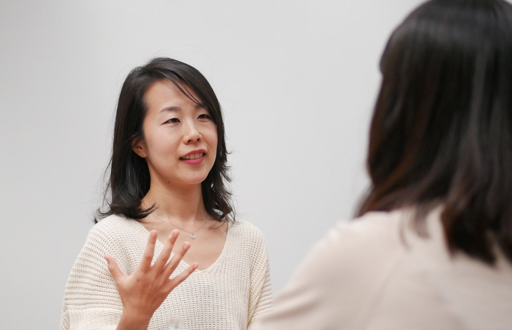 桶田弥里先生がインタビューに答えてくれている様子