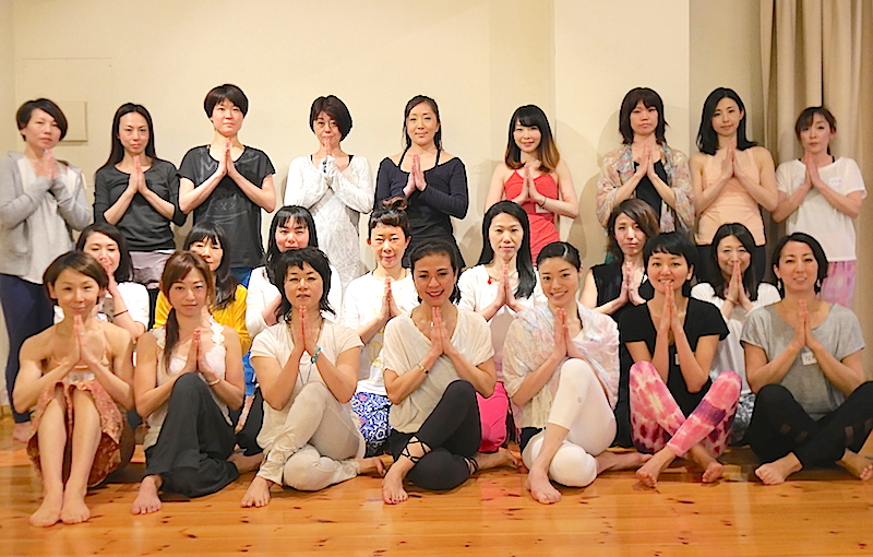チャクラ<Chakra>を理解し、ヨガで体感する1日集中講座集合写真