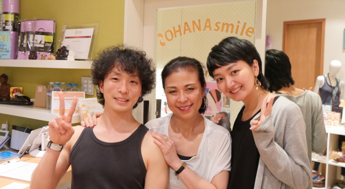 ヨガジェネレーションスタッフとマック久美子先生の写真