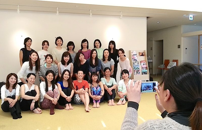 集合写真を撮影しているかめこ先輩