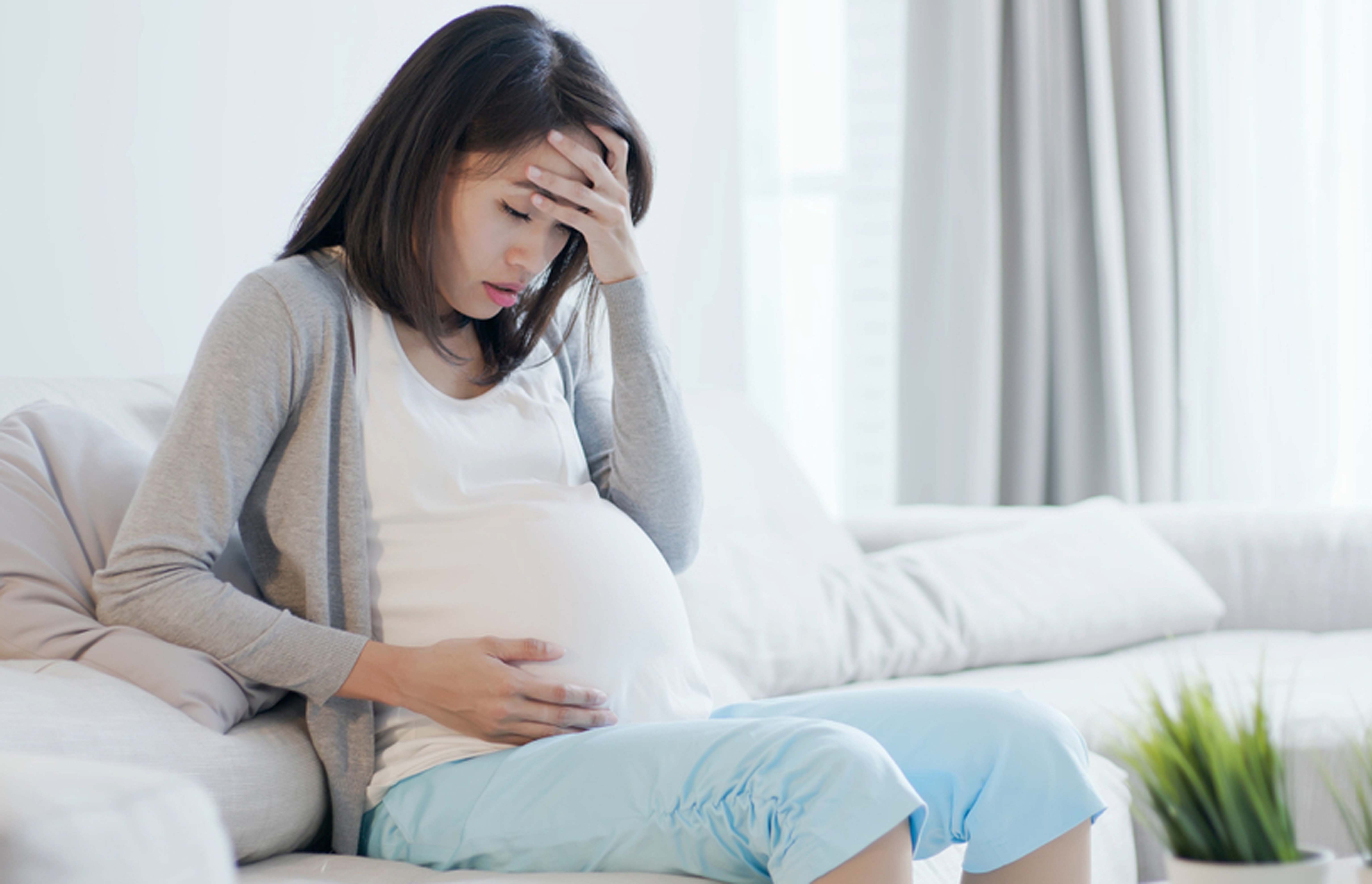 独りで悩んでいる妊婦