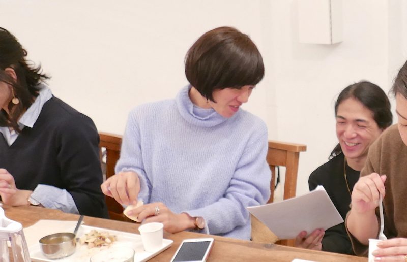 和也先生が生徒さんへ個別に断食中についてアドバイスしている