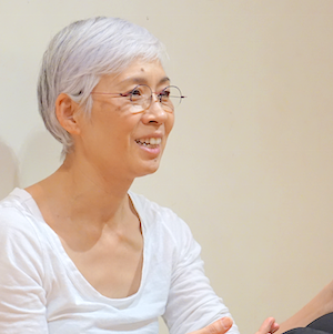 中井まゆみ先生が話をしている横顔の写真