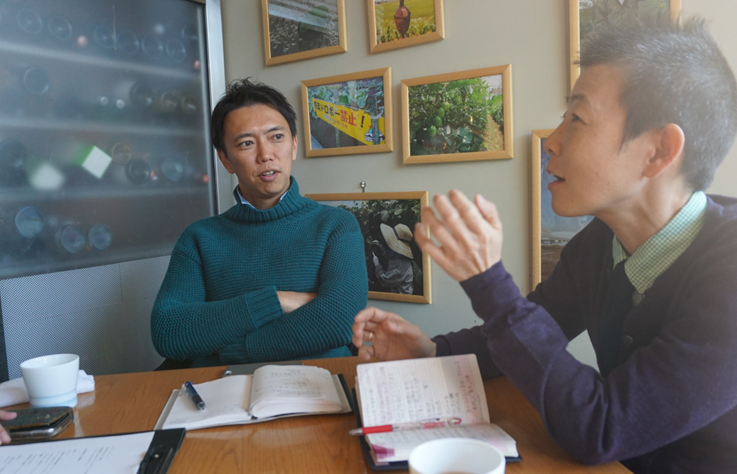 ヨガジェネレーション代表酒造博明と産婦人科医・高尾美穂先生の打ち合わせ風景
