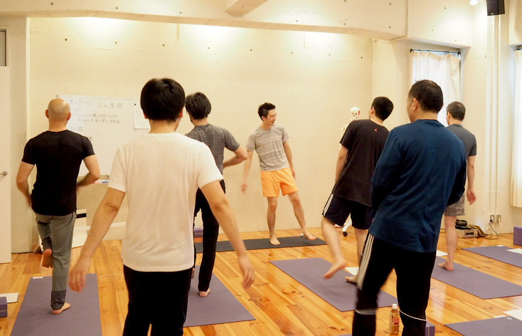 大江清一朗先生が講座をしている様子