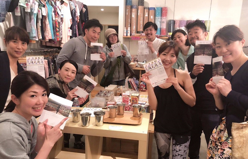 オハナスマイルのヨガクラス後、みんなでお茶会をしている