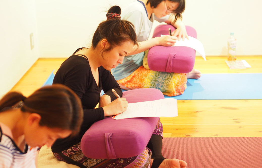 生徒さんが一生懸命勉強している様子