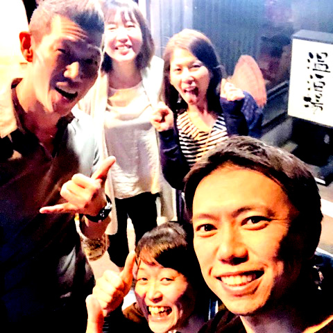 温酒場の前で撮った写真