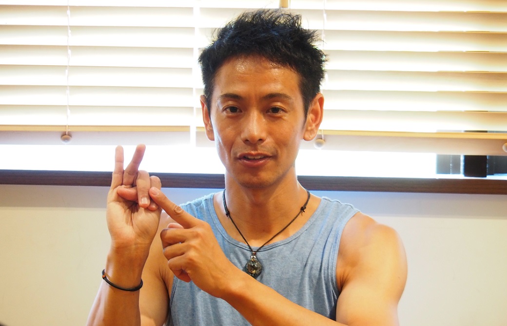 ヨガ講師浅野佑介先生