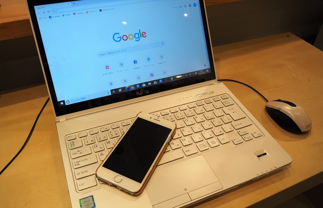 パソコンとスマートフォン