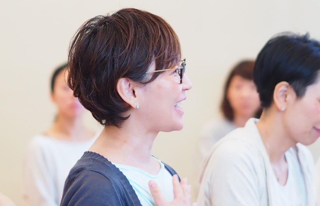リストラティブヨガ指導者養成講座自己紹介の風景