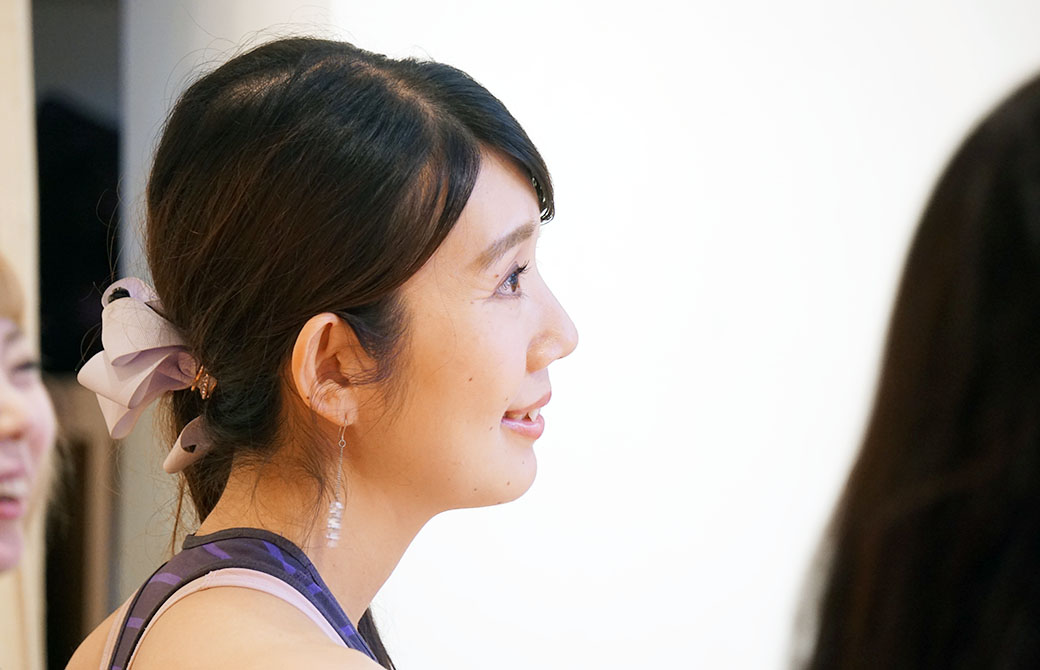 RYT200で話を真剣に聞く奥山志帆さんの横顔