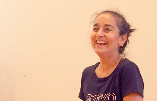 笑顔で生徒さんに講義を行うキャシールイーズ先生