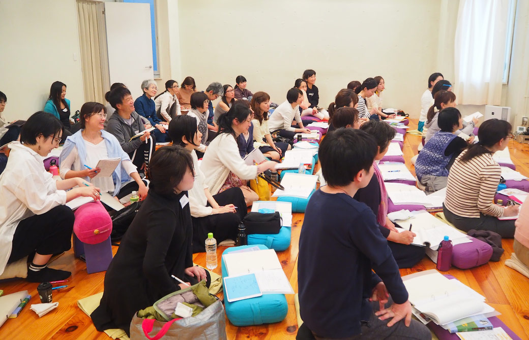 ヨガ哲学の講義風景