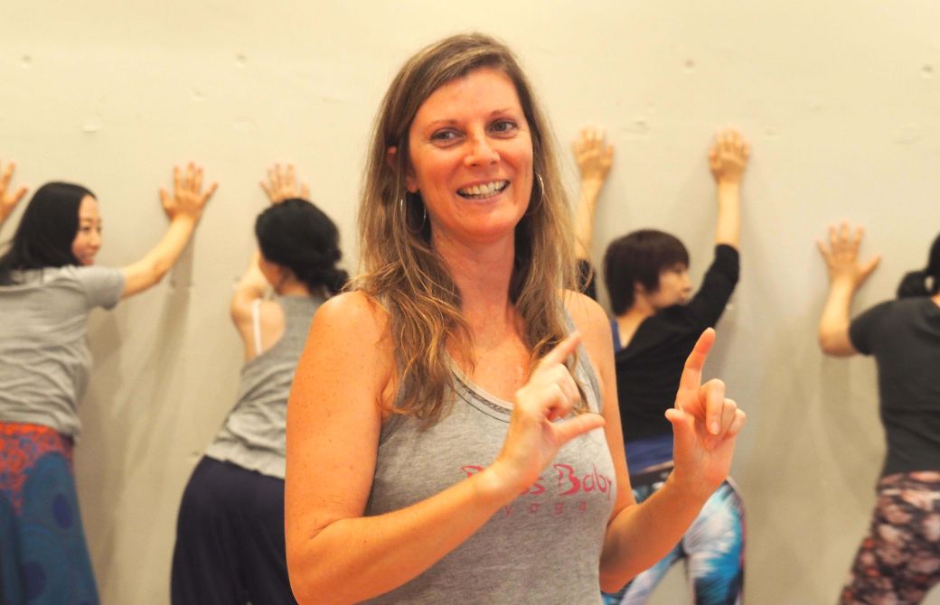 エマ・グラント先生が講義をしている様子