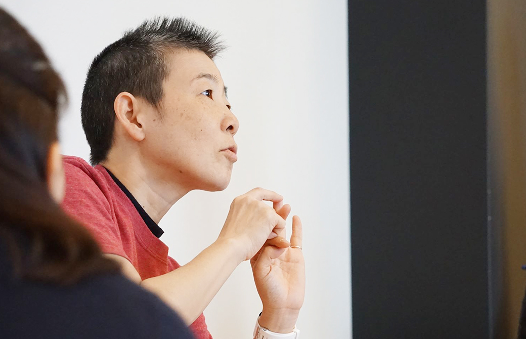 真剣に話をする産婦人科医高尾美穂先生