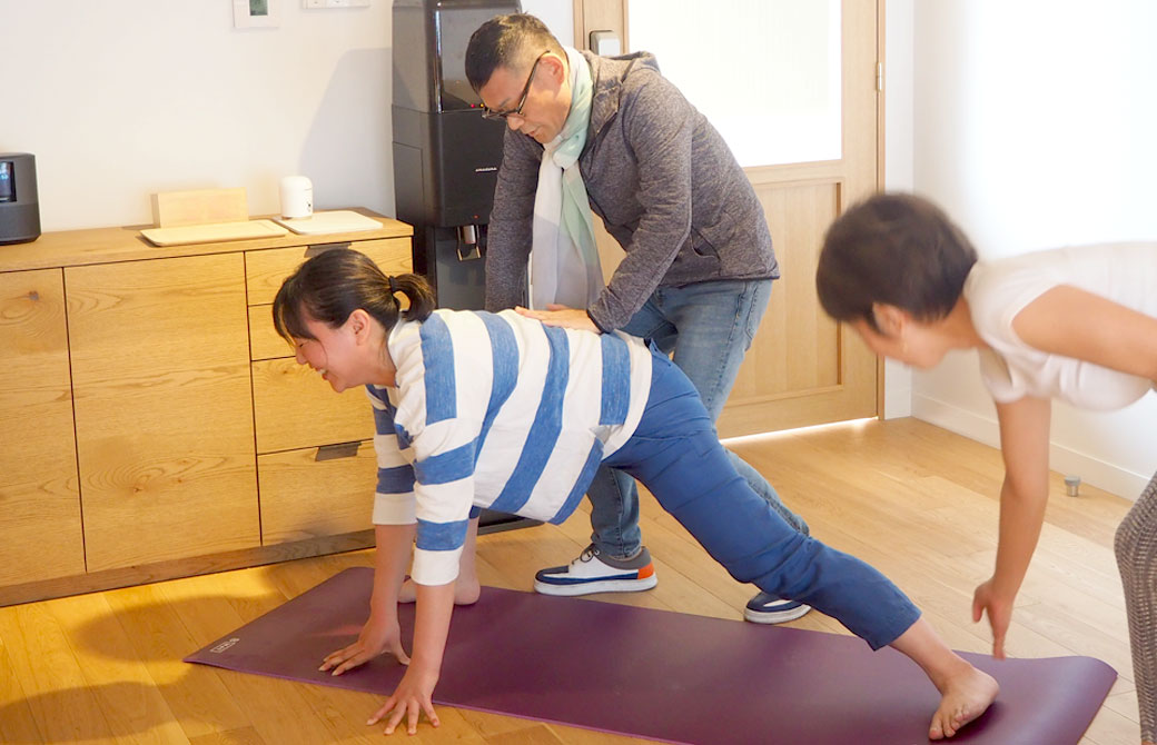 内田かつのり先生とさかたのりこ先生がかめこ先輩にアナ骨を指南している