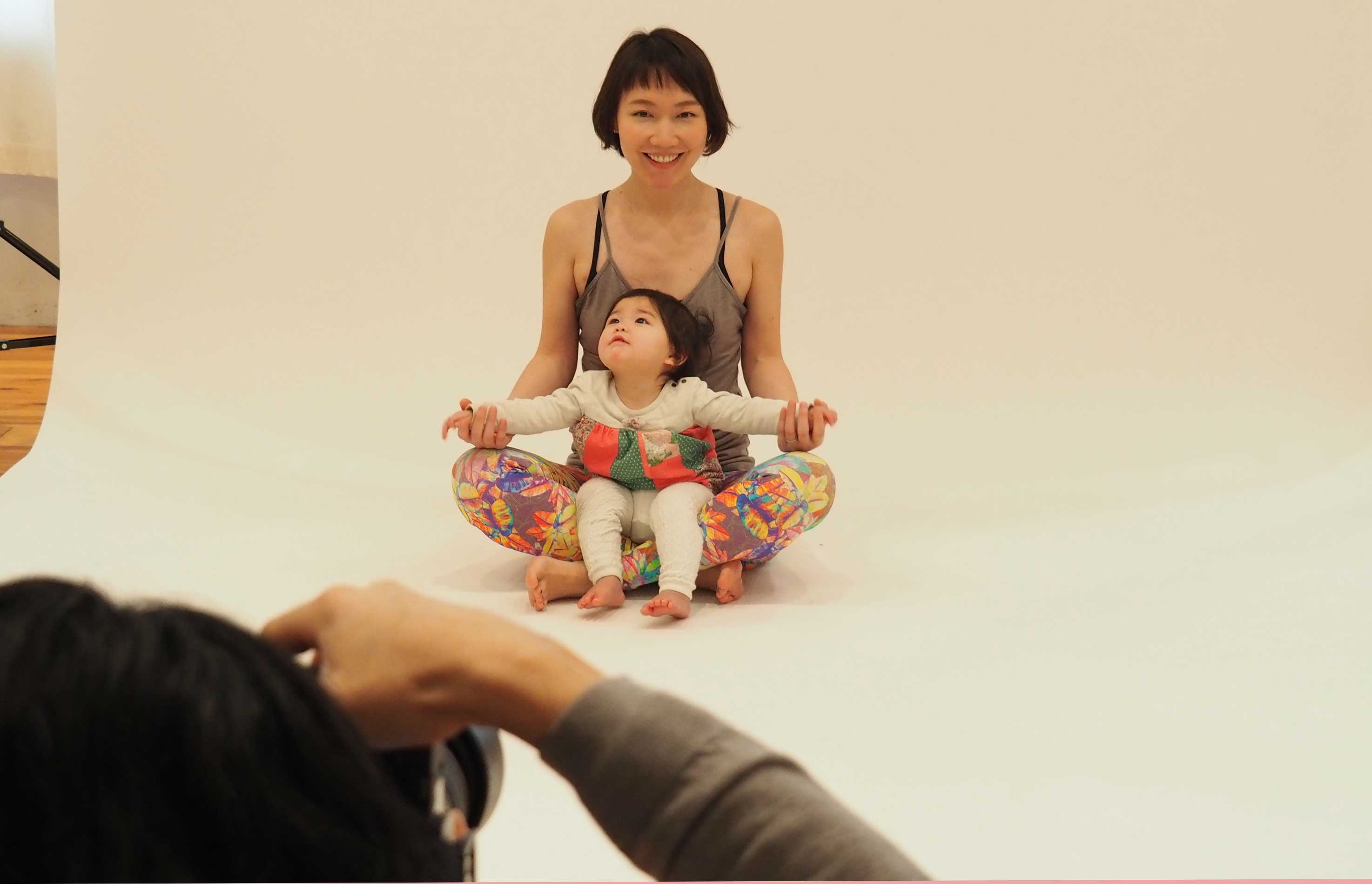 お子さんとポーズをとる参加者