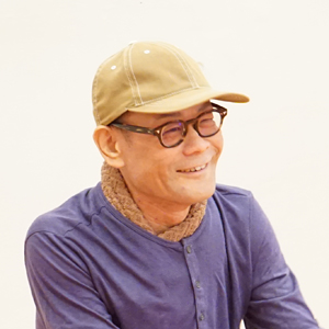 笑顔でお話する内田かつのり先生