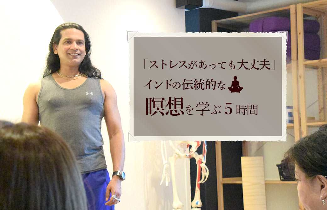 グルジ先生が瞑想を教えている様子