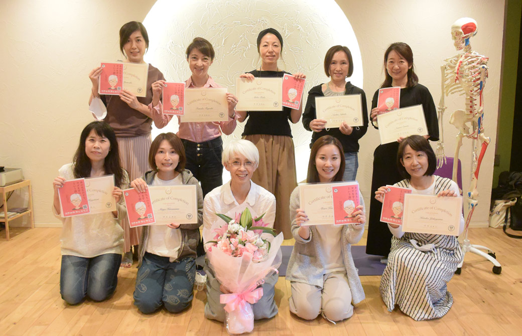 中井先生RYT4期集合写真