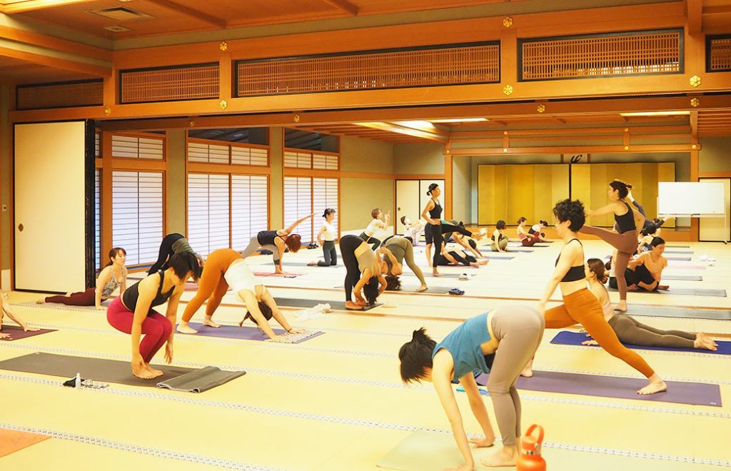 朝のマイソールは大広間を贅沢使い!