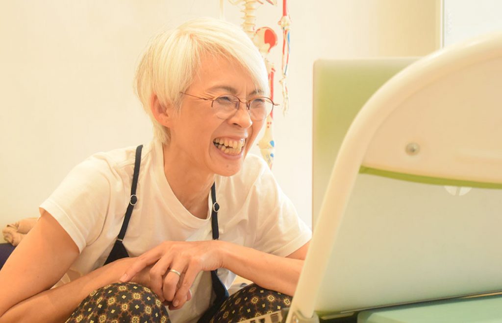 オンラインの指導中の中井先生。