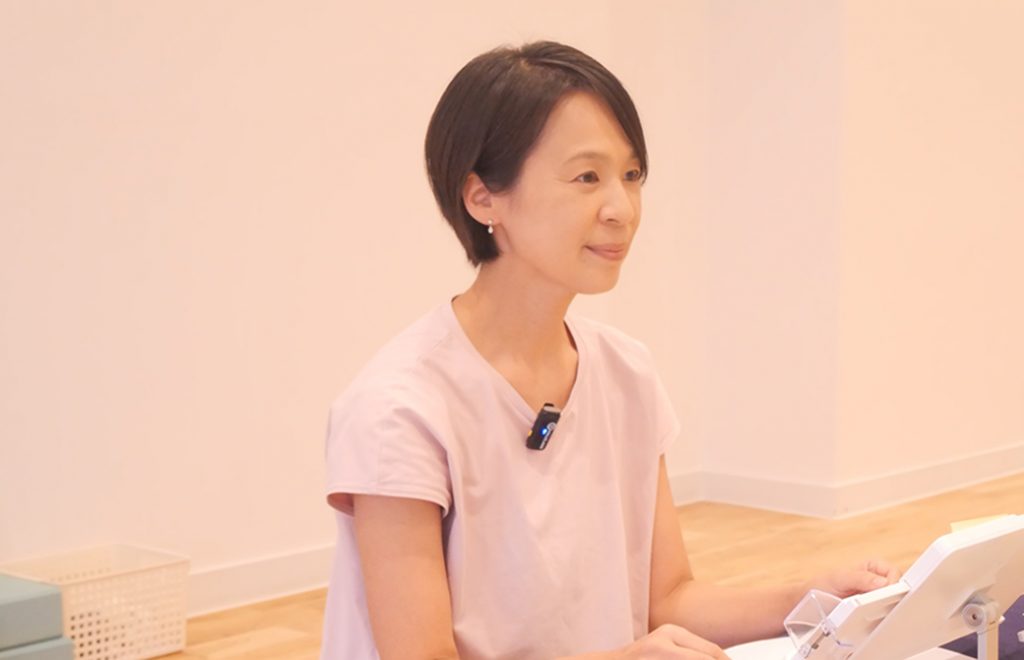 Miwa先生が卒業生の想いを聞いている